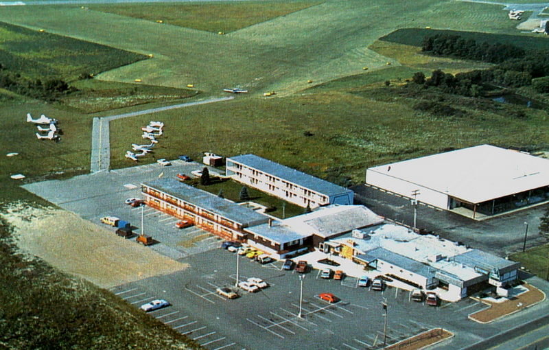 The Pines Country Inn (Pines Country House) - Old Postcard (newer photo)
